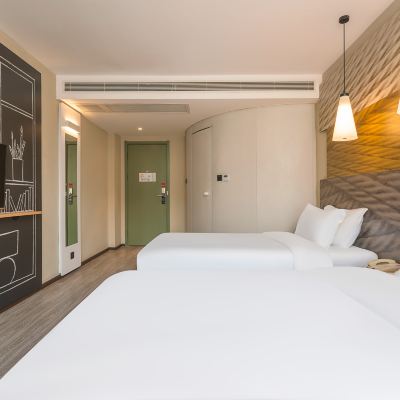 高級雙床房（精油香氛洗沐+外窗） 宜必思飯店（成都武候祠錦裡店）優惠