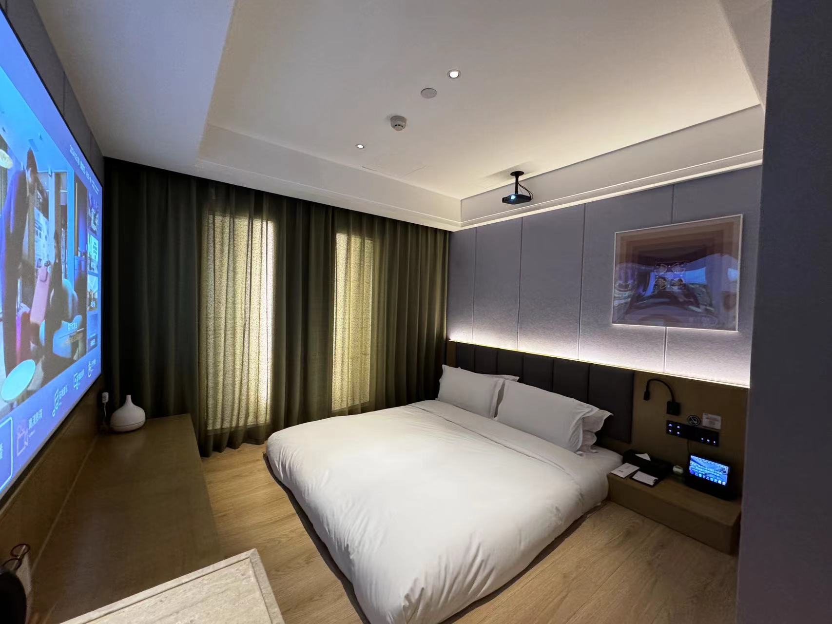 日式和风榻榻米房（智能客控+深睡记忆枕+迷你冰箱）