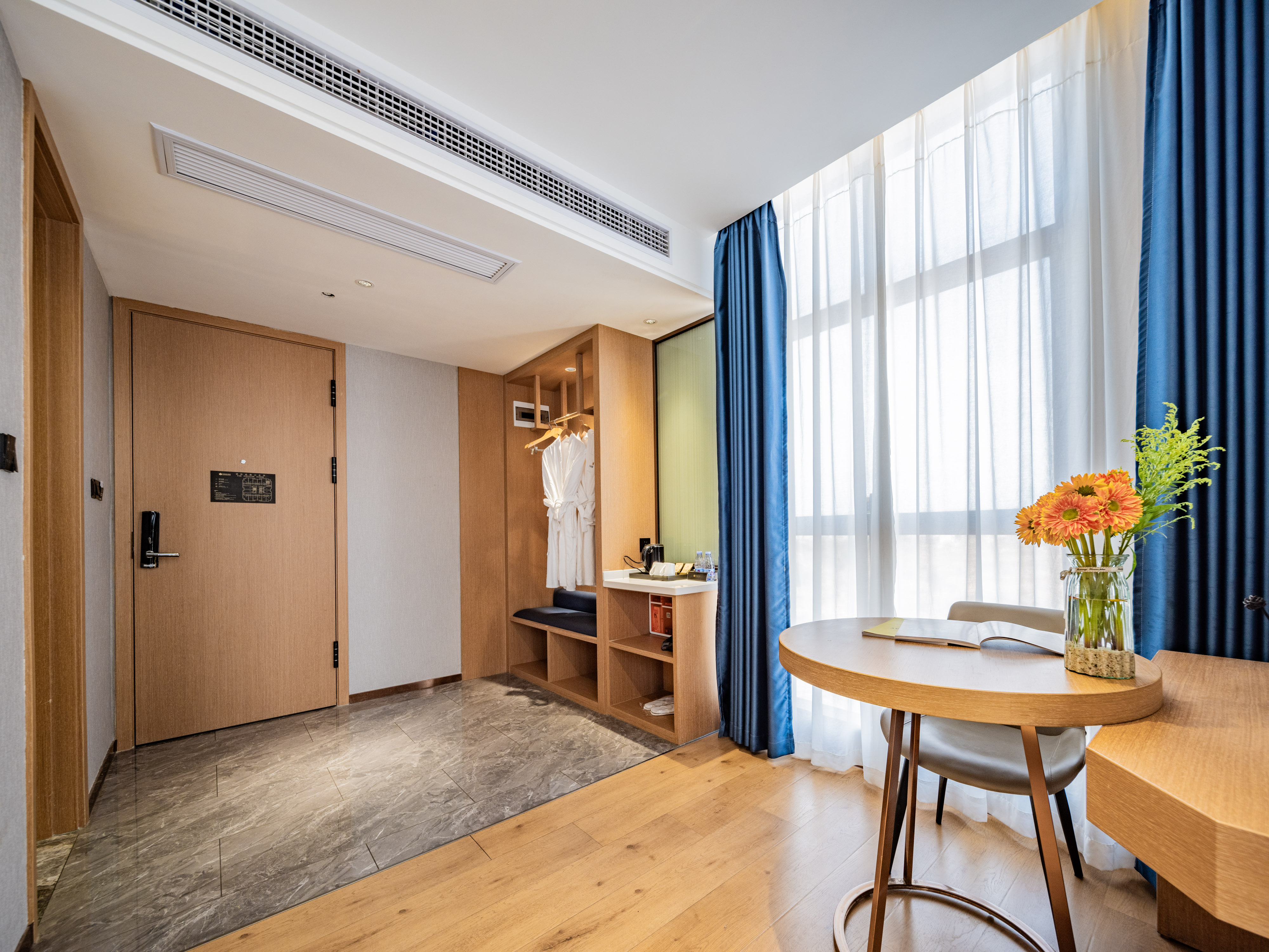 180°观景行政大床房「全景落地窗.贵妃沙发.浴袍.深睡零压床垫」