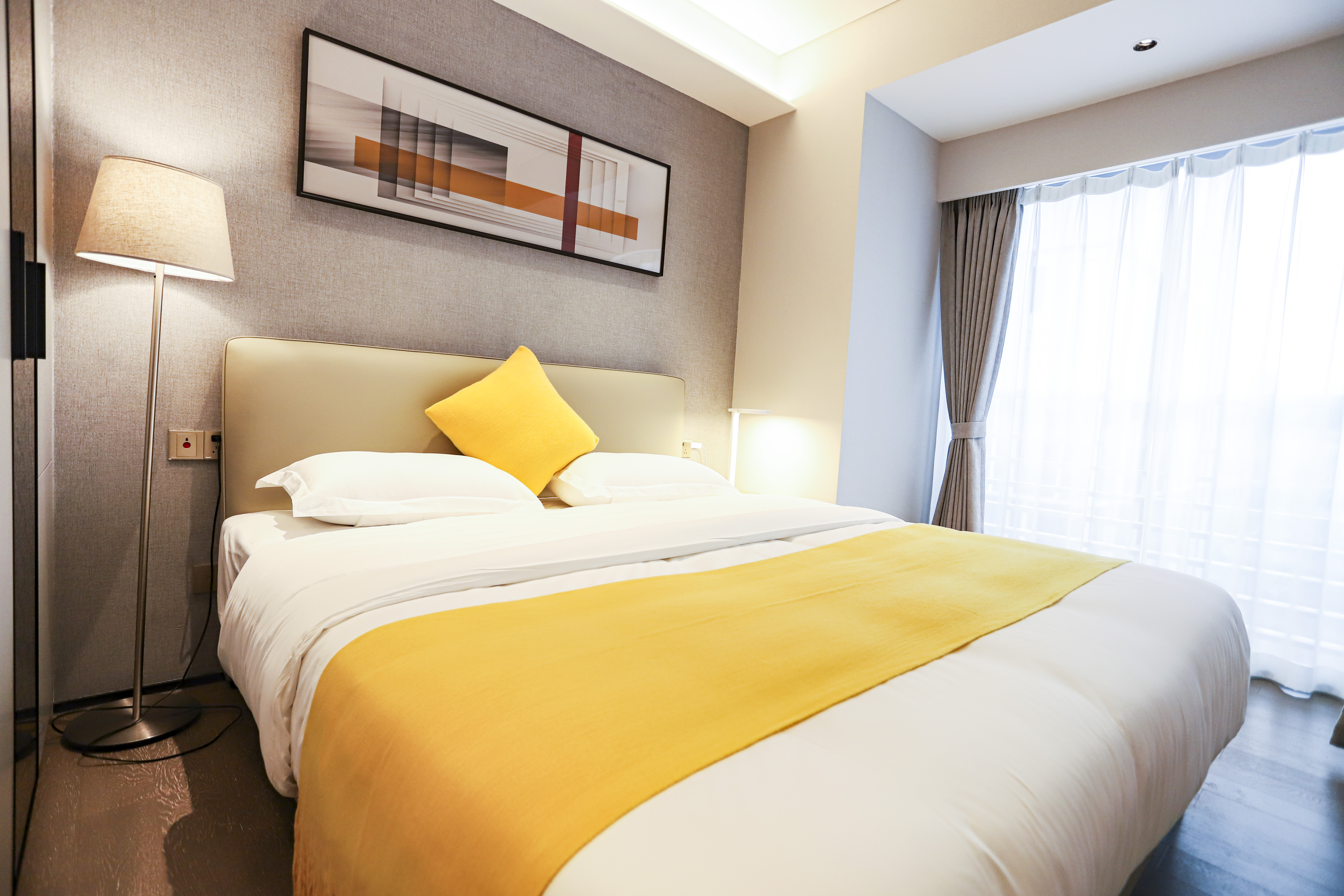 意式极简行政套房（商务精品+品牌家俬+4K高清大投屏）