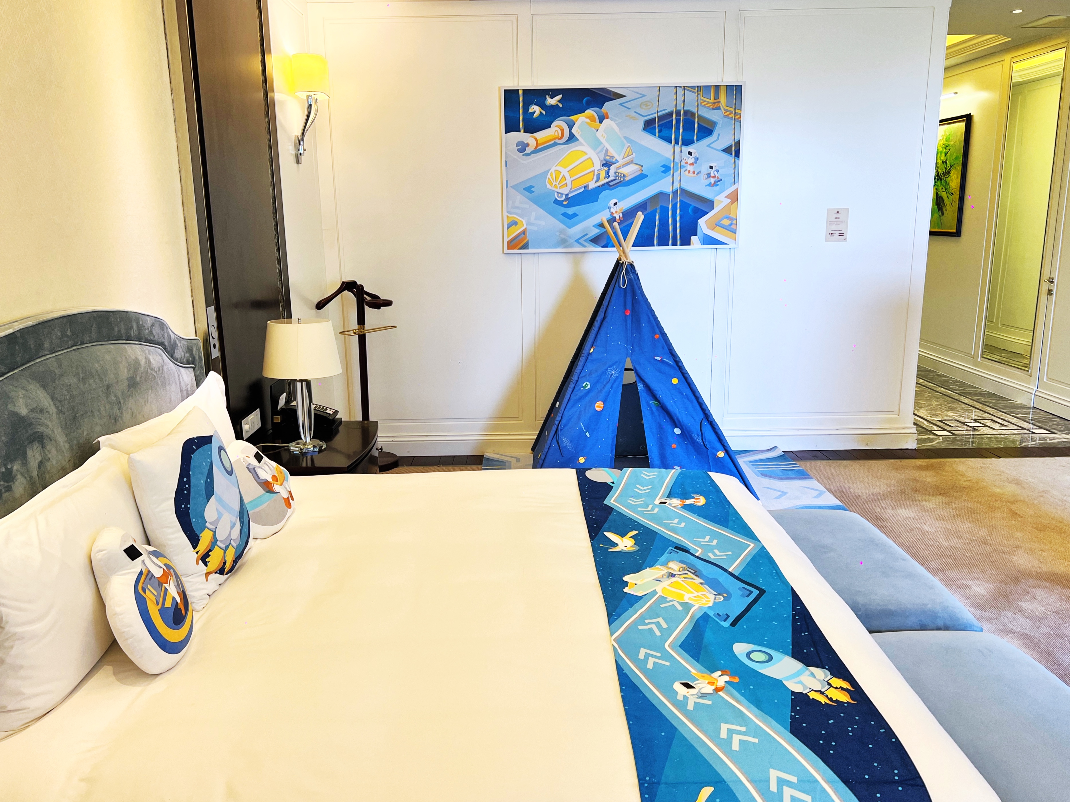航空航天主题亲子套房（大空间，上下铺及滑梯，浴缸）