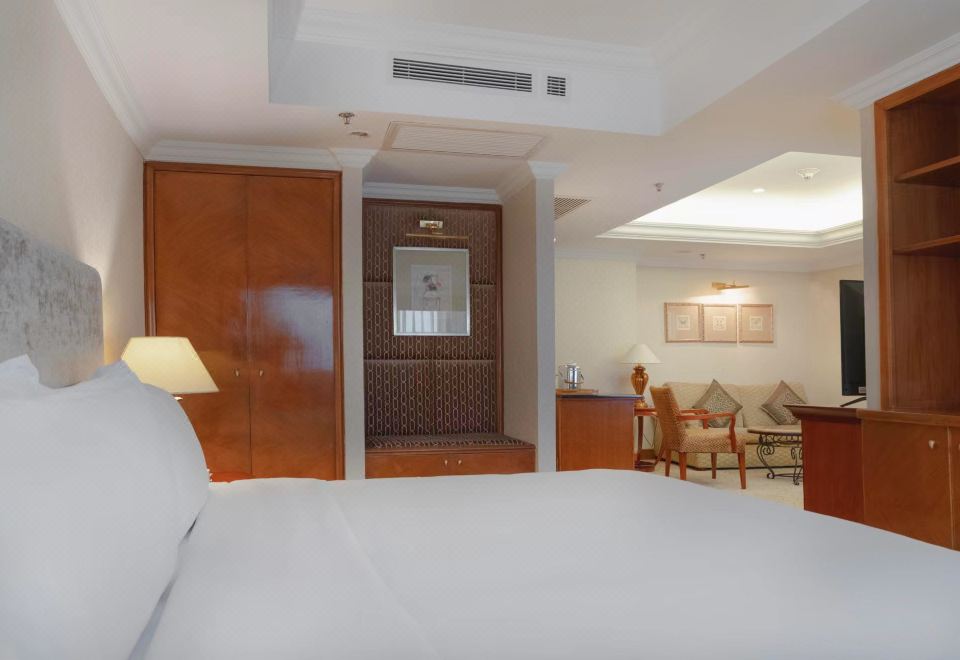 Crowne Plaza QingdaoCrowne Plaza Deluxe Room-King Bed
