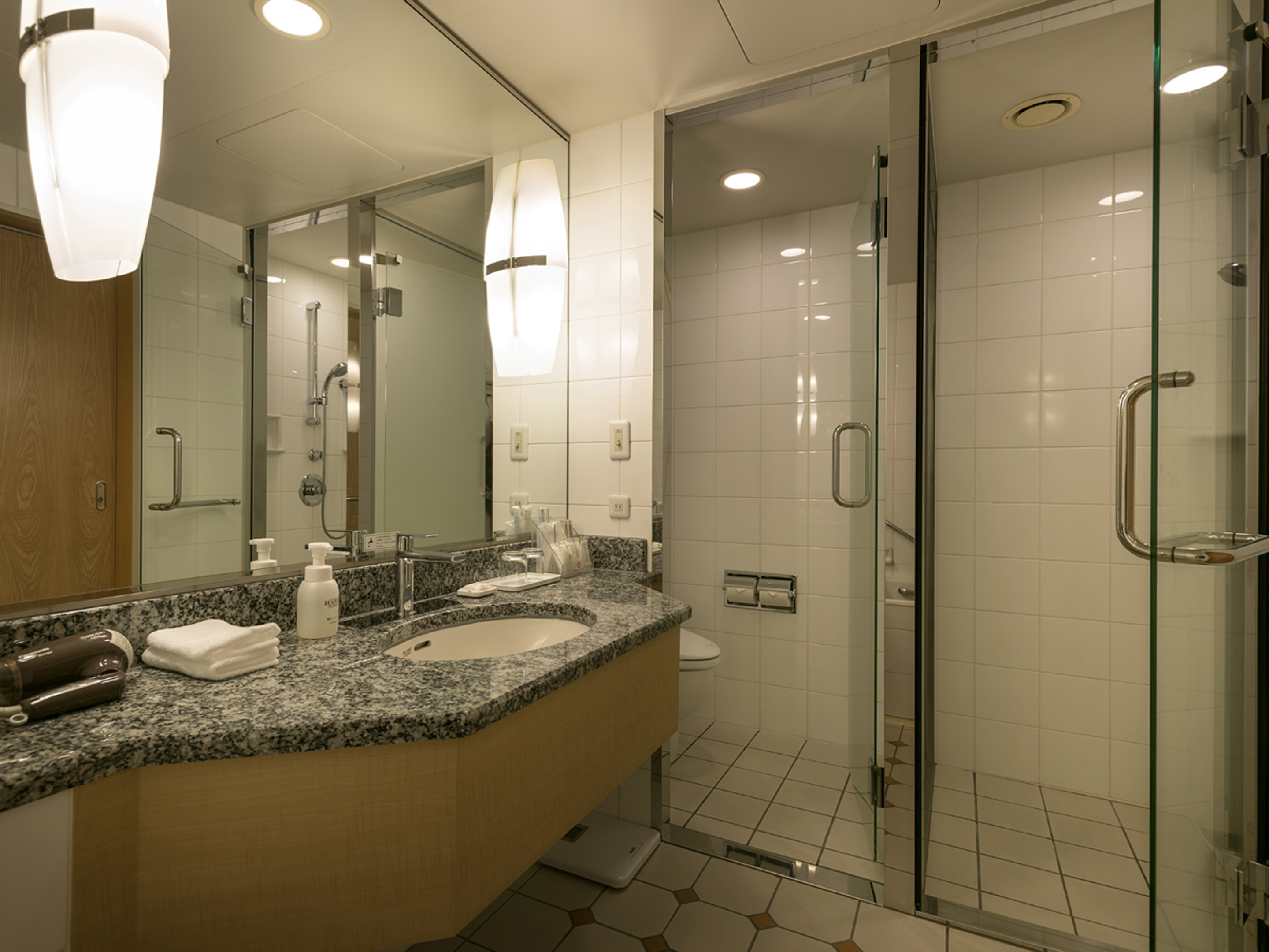 1张荷里活双人甄选名古屋城景单人梳化床