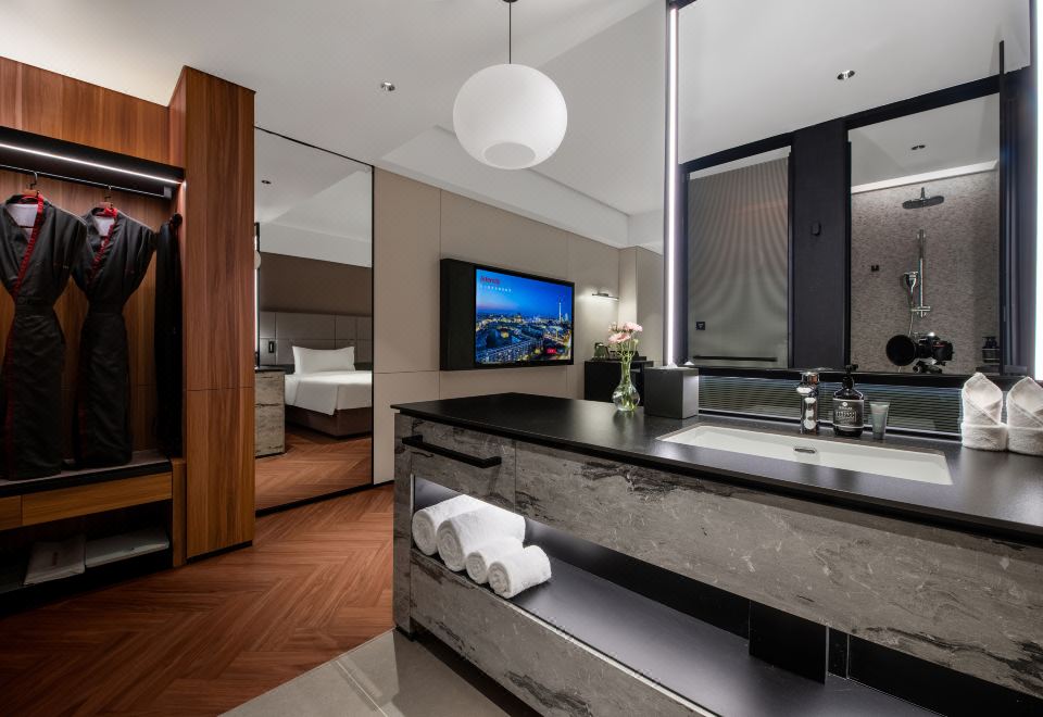 IntercityHotel Guangzhou East Railway StationIntercity Superior Double Bed Room (Brand Toiletries + Moisturizing Lotion + Small Sofa)