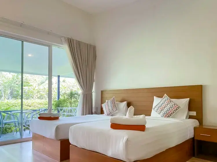 ห้องดีลักซ์เตียงแฝดมีระเบียง