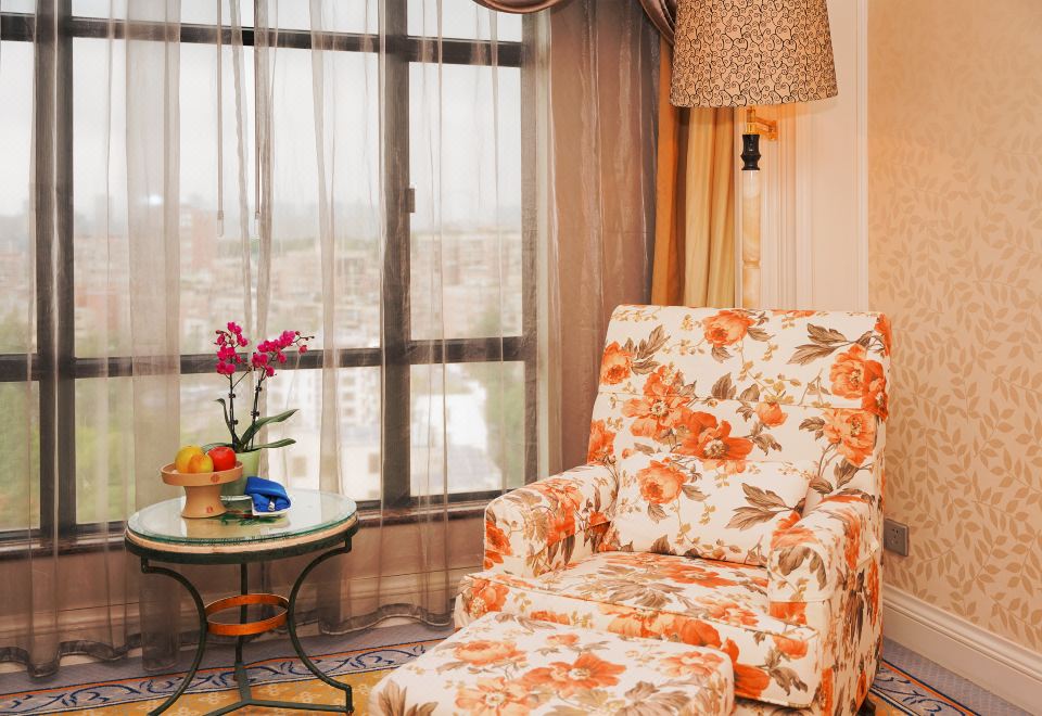 商務湖景大床房