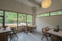 Hillside Courtyard Guesthouse