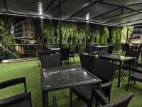 伊凱賈•君悅華人連鎖飯店丨中文＆安保＆中餐接送機丨國際機場店