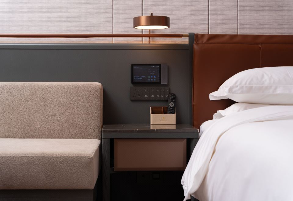 Wonderful Smart Control Double Bed Room With Derucci Mattress