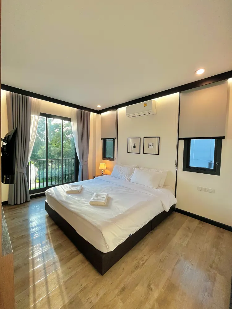 วิลล่าสระว่ายน้ำสไตล์โมเดิร์นหรูหรา