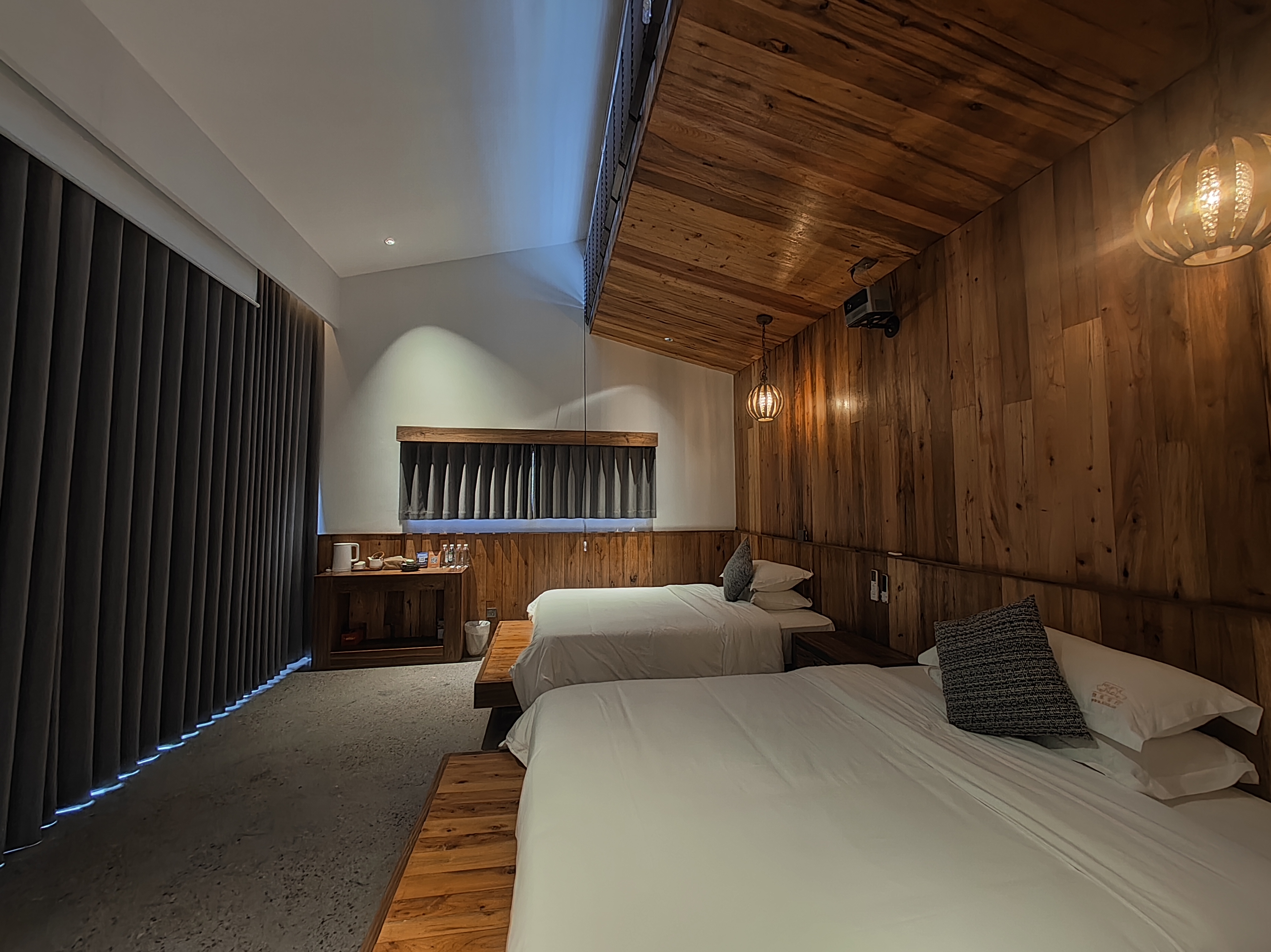 雨涛丨临水野溪河畔双床房「听流水白噪音＋藤编吊椅」