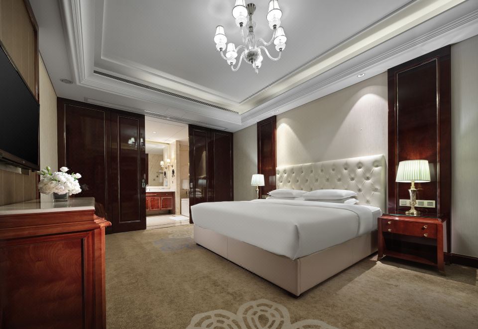 豪华套房（独立浴缸+独立会客厅+全景落地窗）