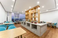 Ginza Jiayi Light House Hotel (Linyi Yingbin Road Rongsheng Shopping Center)