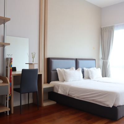 Kondo Bilik Tidur Premier 3 dengan Pemandangan Laut (Balkoni) Kupon Homesuite at The Loft Imago