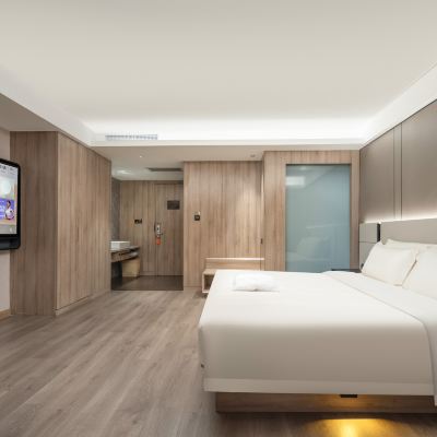 行政大床房（投屏電視+小冰箱+亞朵一代深睡枕PRO ） 青島奧帆中心五四廣場亞朵S飯店優惠