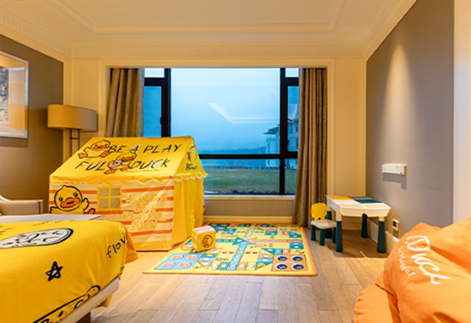 B.duck小黄鸭亲子房 -饱览湖光山色