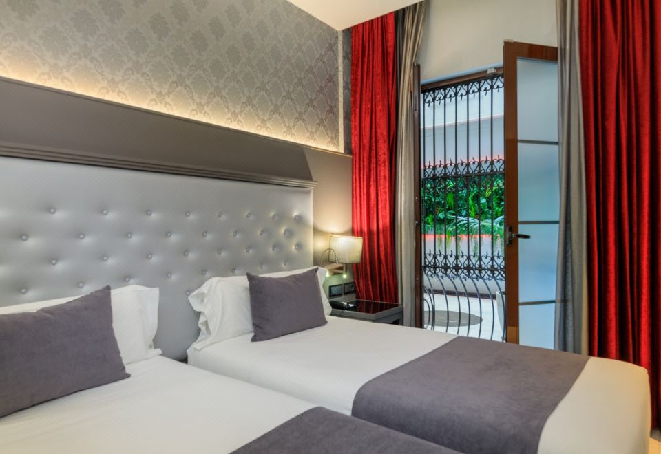 双人床或双床房