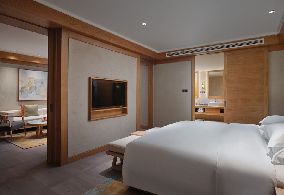 CROWNE PLAZA SHENNONGJIAGuestroom - 1-Bedroom, Mountain-View (Double Bed) (Living Room)