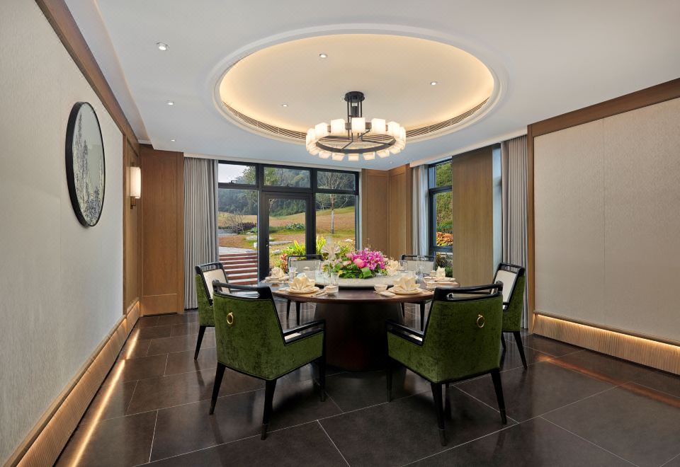 Oriental Resort GuangzhouVilla Madam Bedrooms