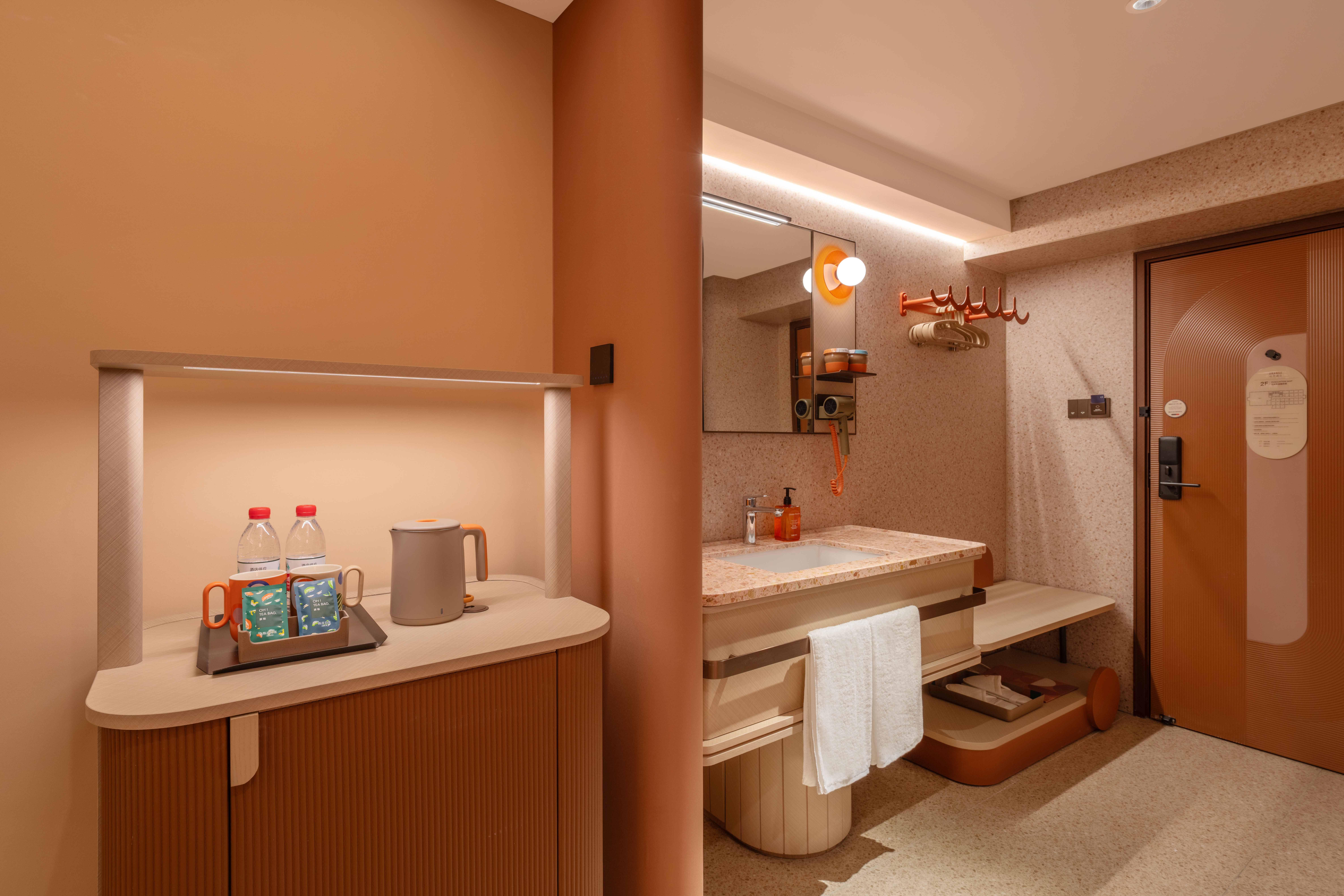 观景大床房（65寸电视智能投屏+冰箱+智能马桶）