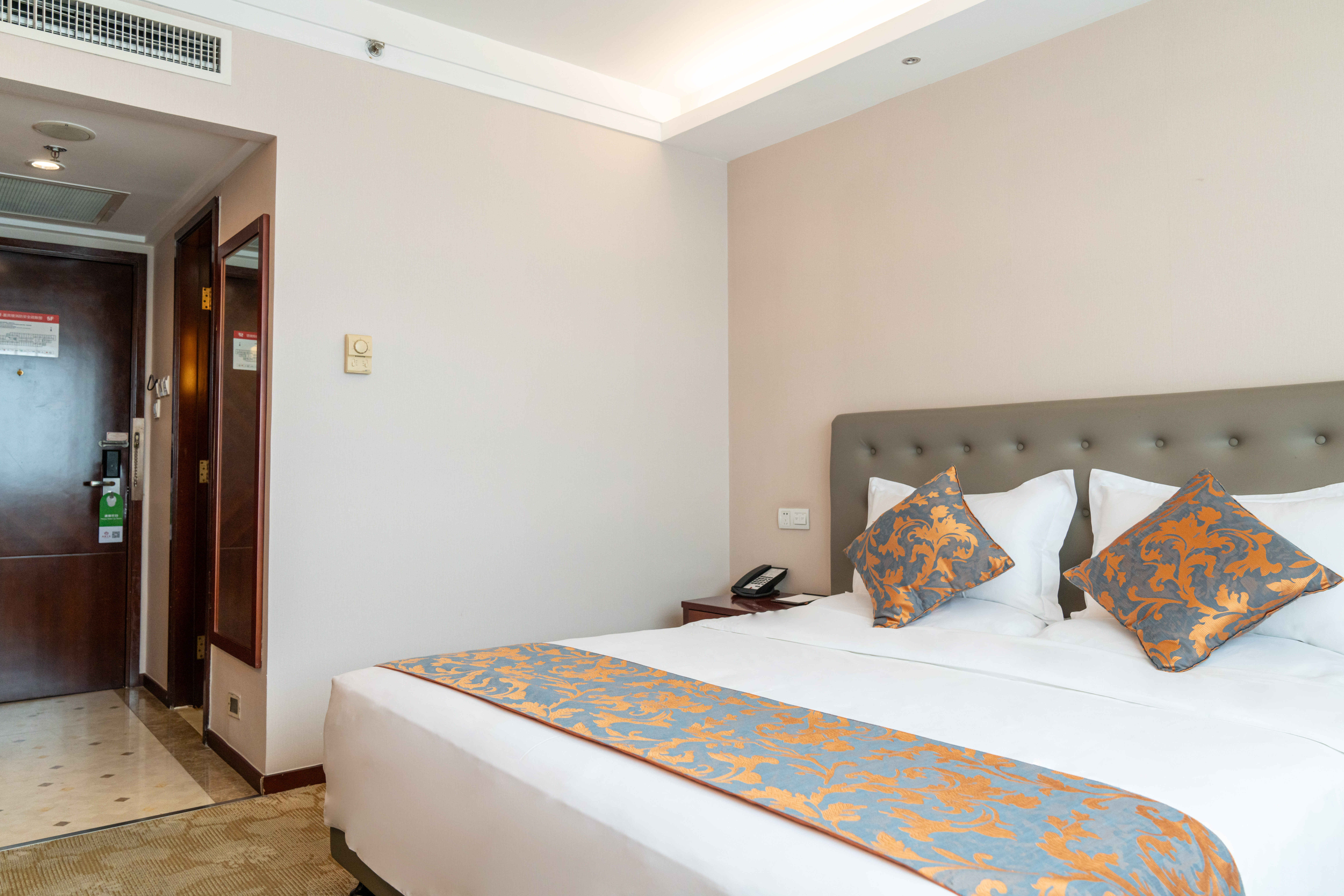 嘉宾楼标准大床房