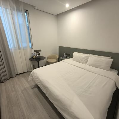 磁懸浮尊享大床房 上海盎格飯店（新國際博覽中心龍陽路地鐵站店）優惠