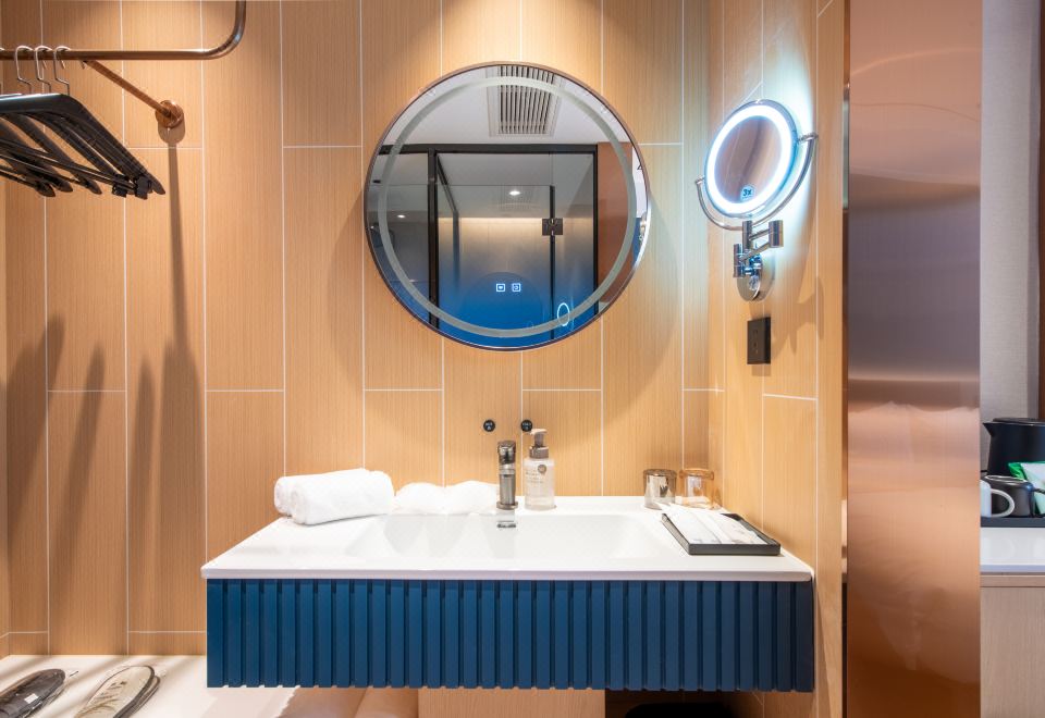 悦景大床房【全景大窗+智能客控＋小冰箱+零压床垫】