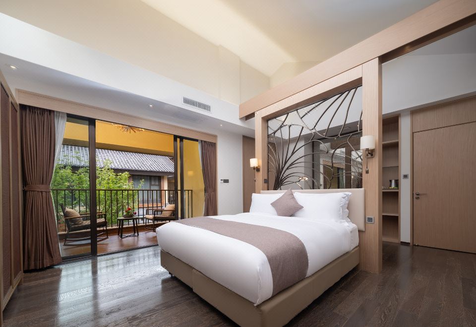 Wyndham Grand Plaza Royale Jinlin LijiangSichuan - Style Elegant Villa | Three - Bedroom King - Sized Bed Villa (Garden View + Mahjong Machine)