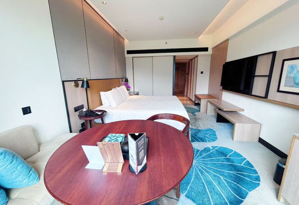 高级园景大床房?新装简欧风&湖景花园景观