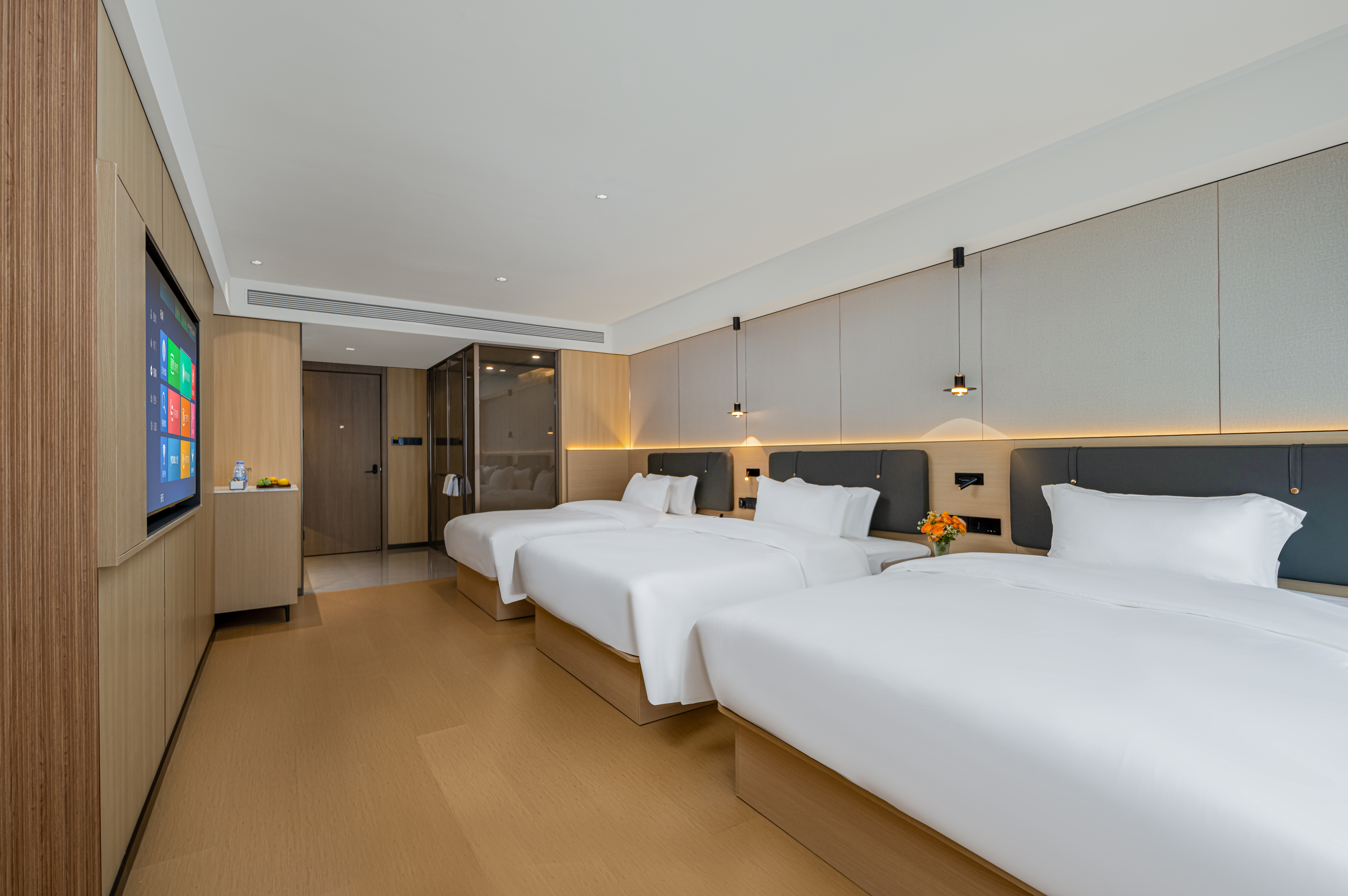 豪华街景三人间（乳胶床垫+Mini小冰箱+智能马桶）