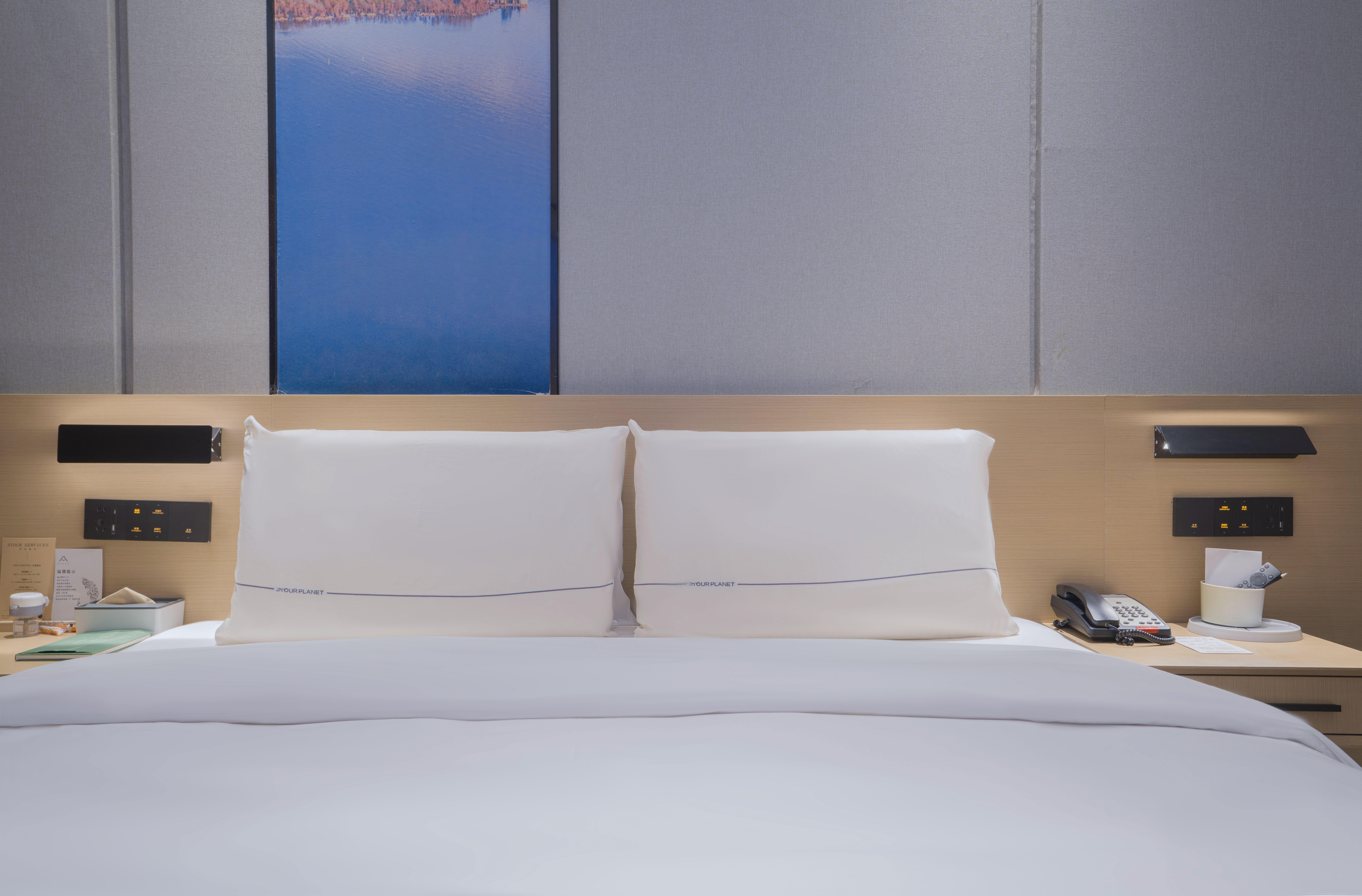 雅致大床房（65寸4K投屏+裸棉床品+智能马桶）