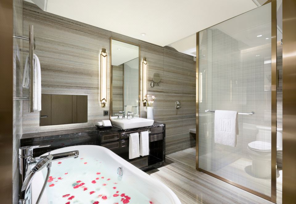 Grand Millennium Shanghai HongQiaoExecutive Club Twin Room