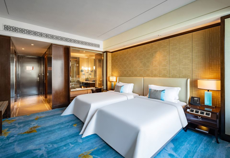 尊贵湖景双床房