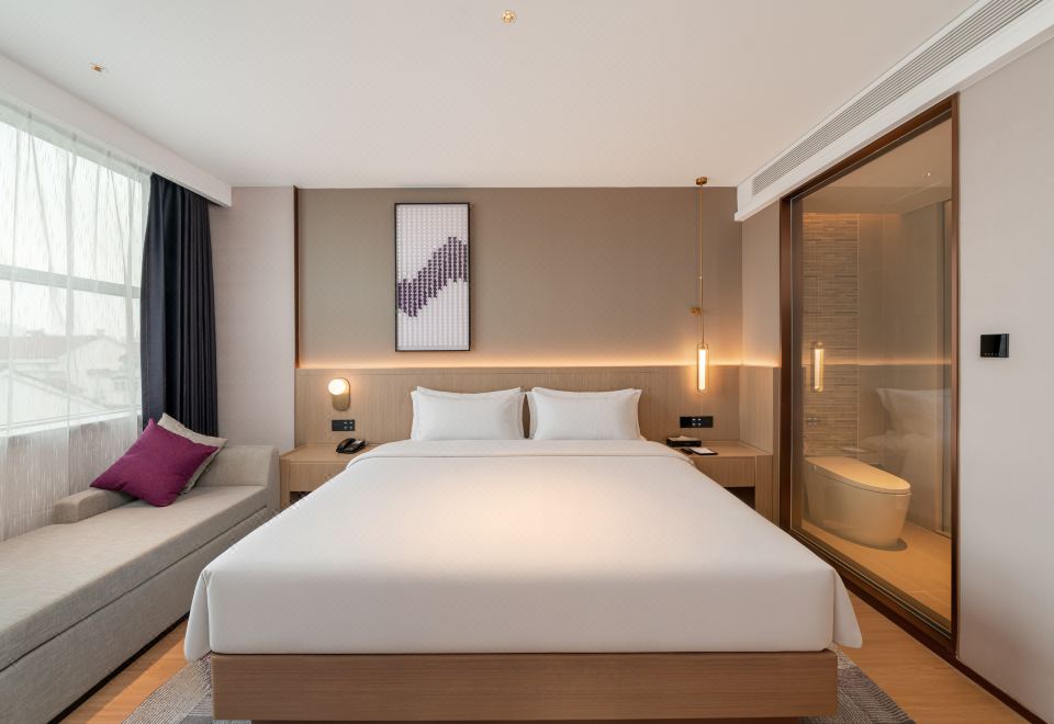 商务大床房（智能客控,电视投屏，慕思床垫）