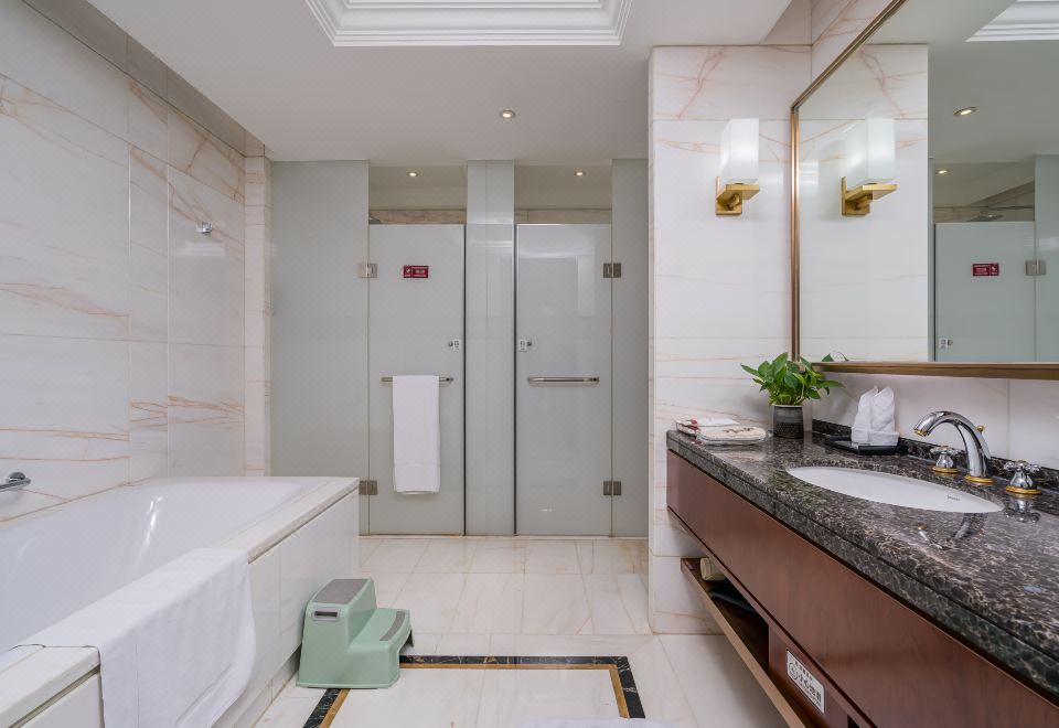 家庭主題套房（小童帳篷+小童浴袍）