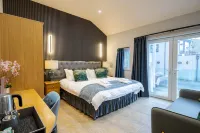 Waterhead Retreat, Ground Floor Bathtub Suites with Private Entrance Hotels in 