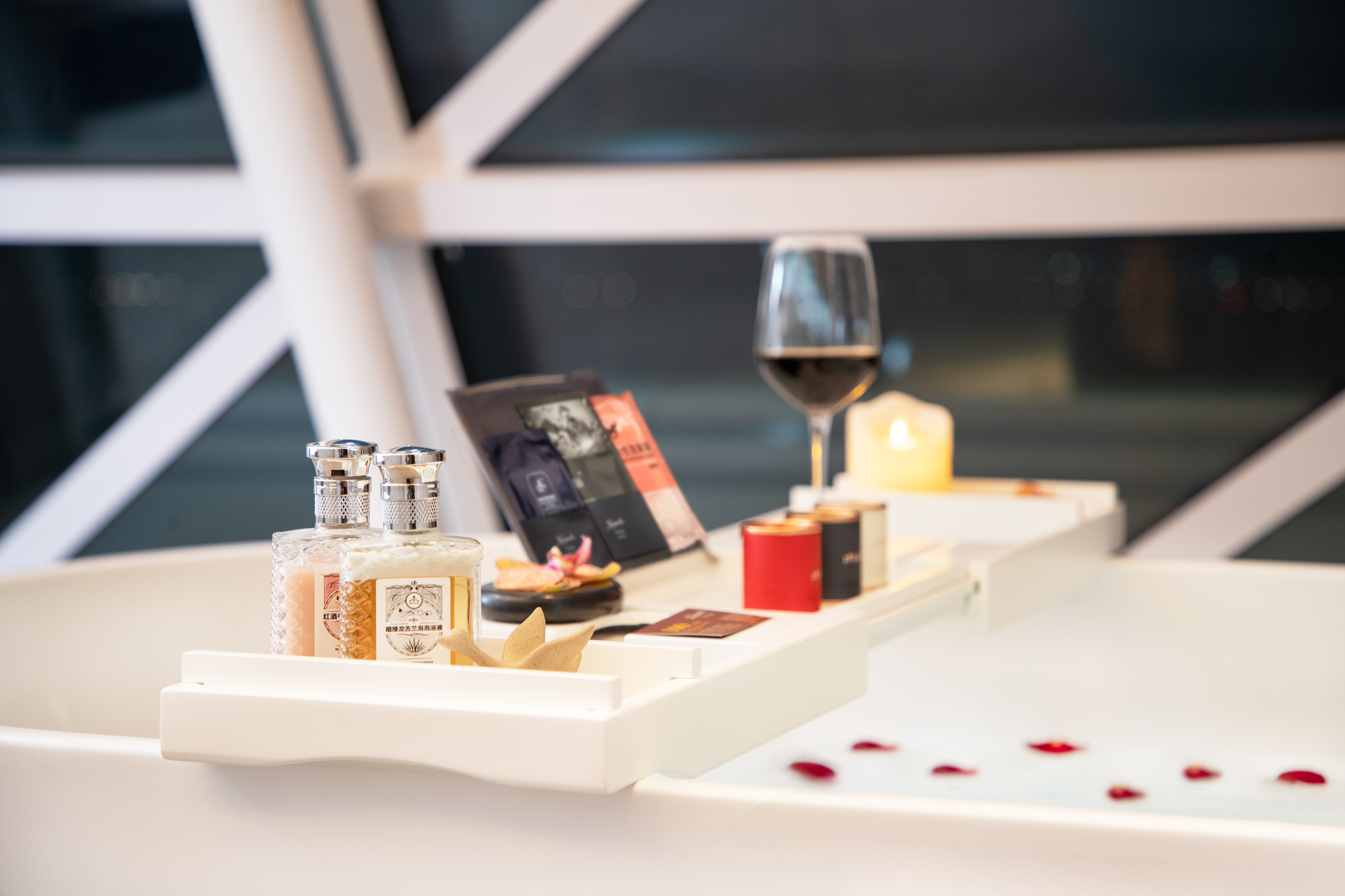 浪漫约会时刻豪华湖景大床房