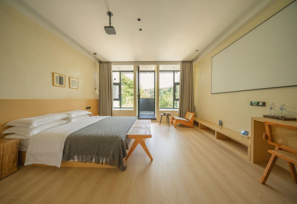 Huaxu Light Luxury Cinema Double Bed Room