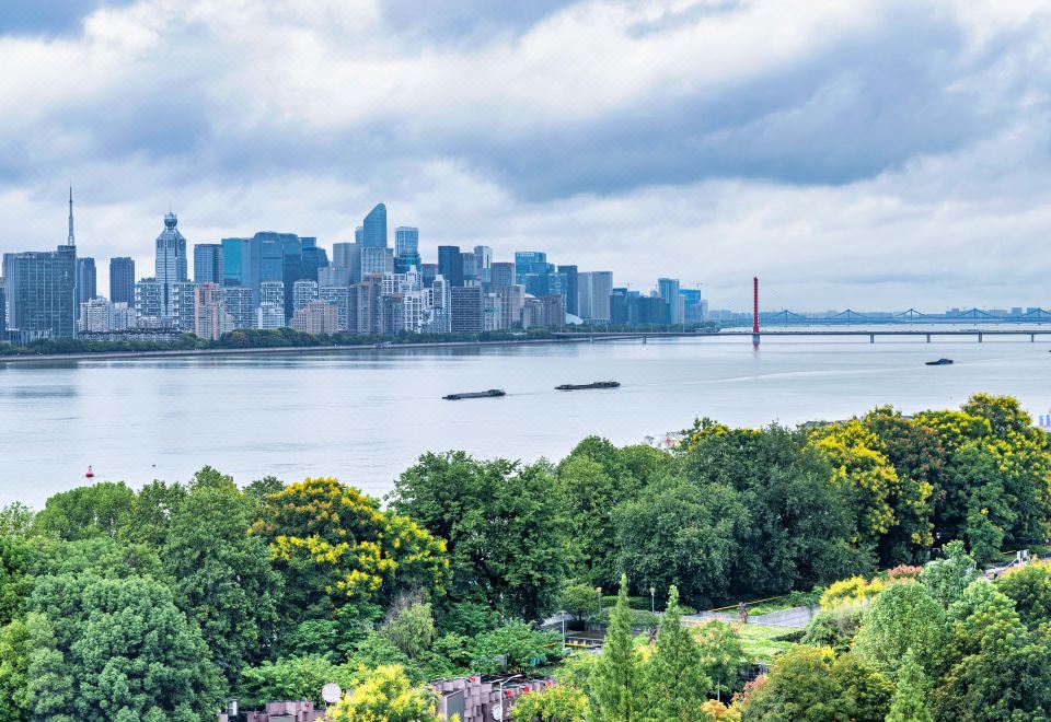 尊貴江景大床房