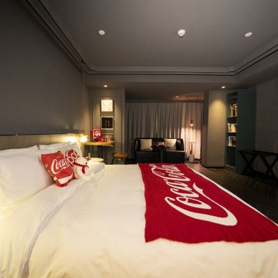 [汽]氛到位可樂主題大床房