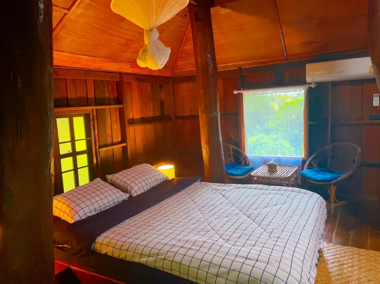 ห้องเตียงใหญ่ พร้อมวิวสวน