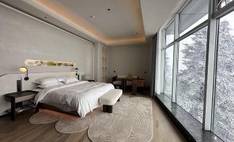 Xiling Snow Mountain Holiday Hotel
