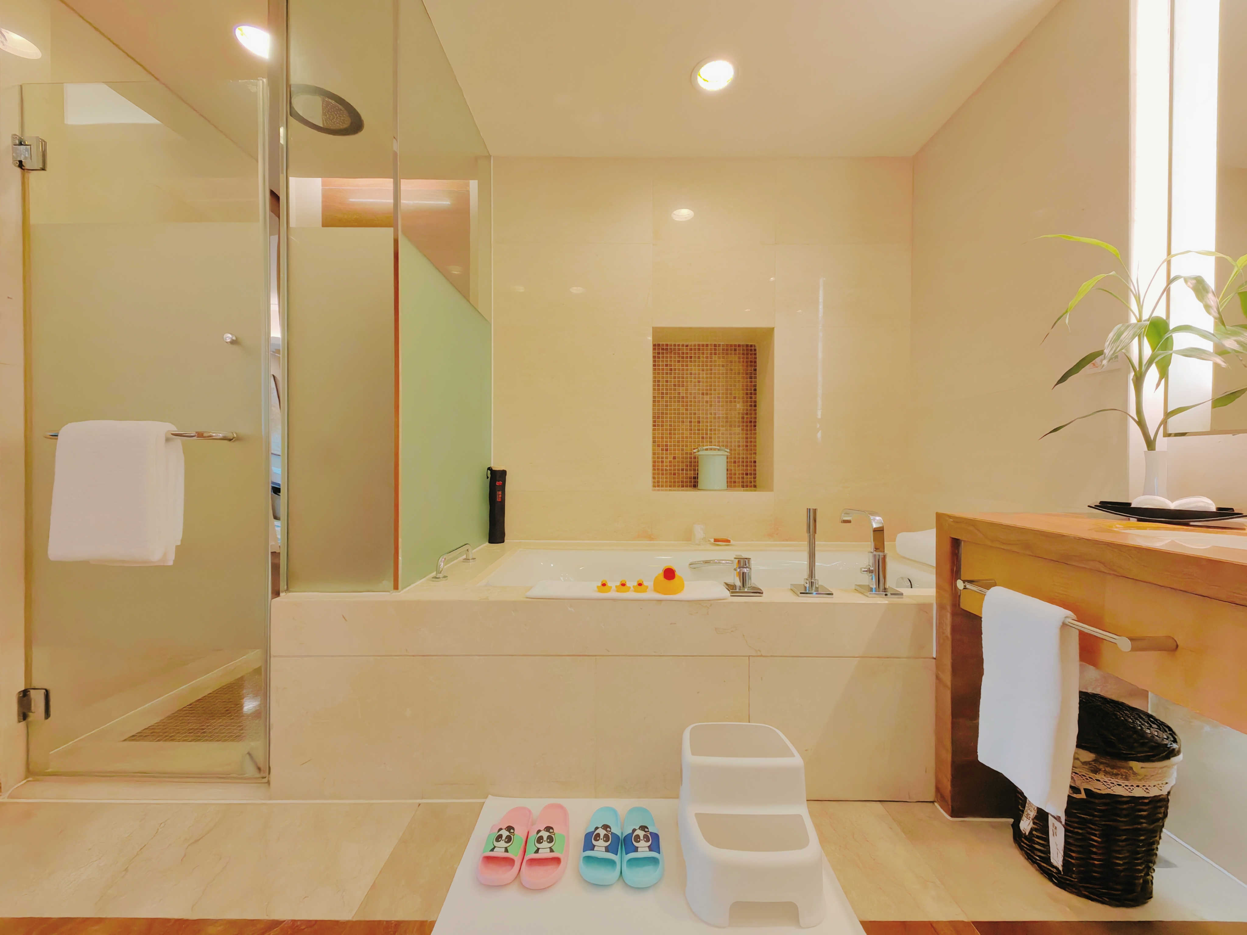 汽车世界亲子套房180度江景