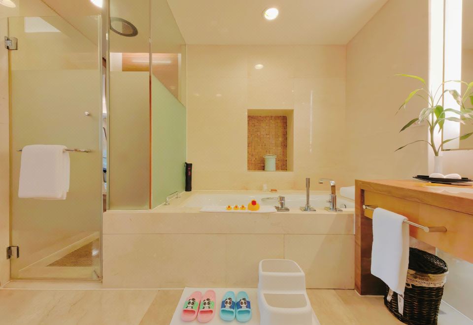 汽車世界親子套房180度江景