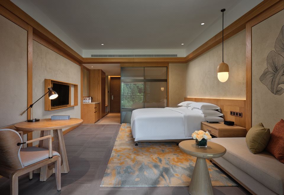 CROWNE PLAZA SHENNONGJIAKing Bed Standard Garden View Lounge Access