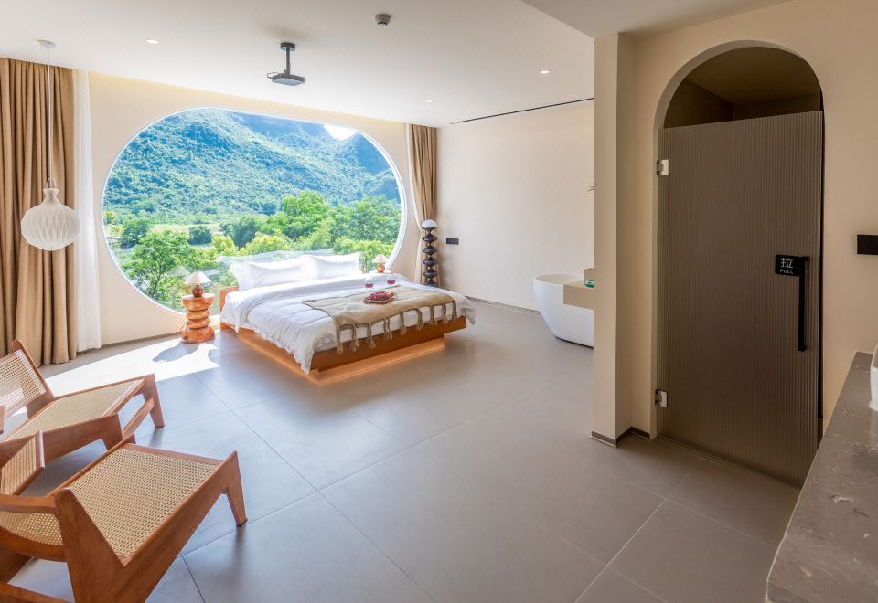 原野·长空·山水景观浴缸豪华大床房