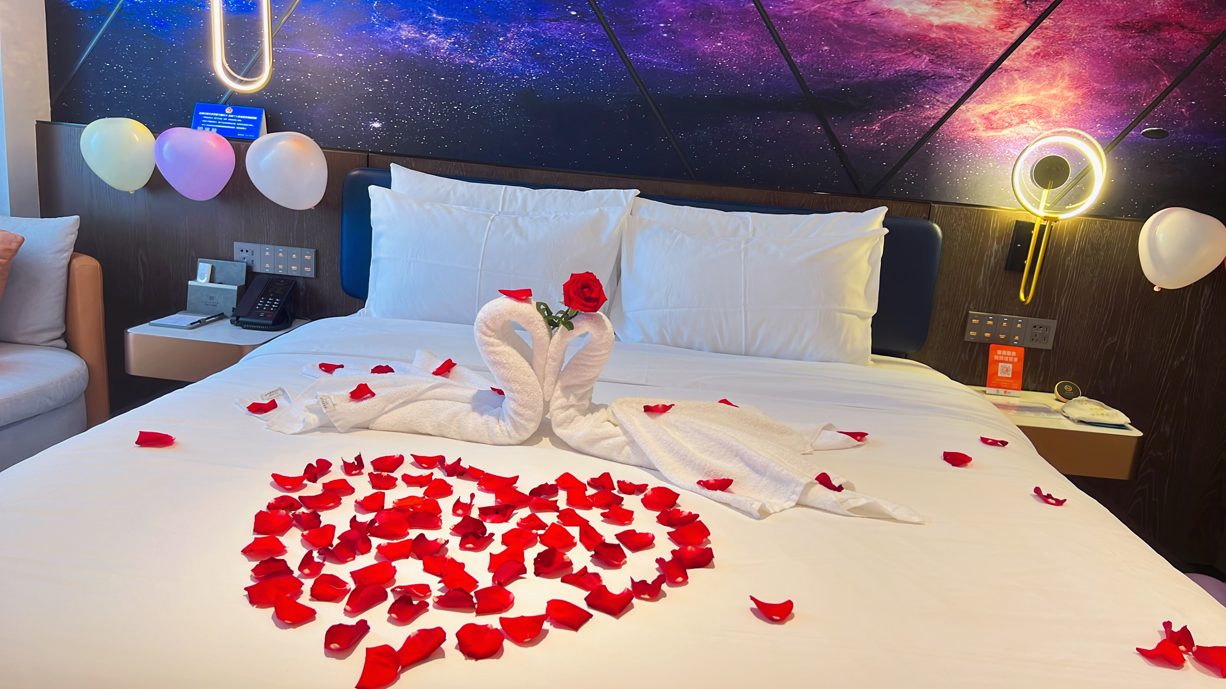 浪漫主题大床房