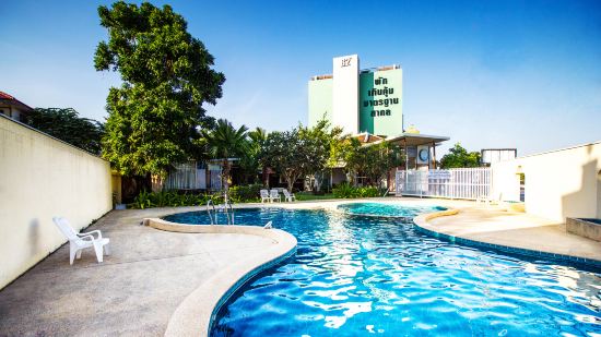 B2 Premier Hotel & Resort