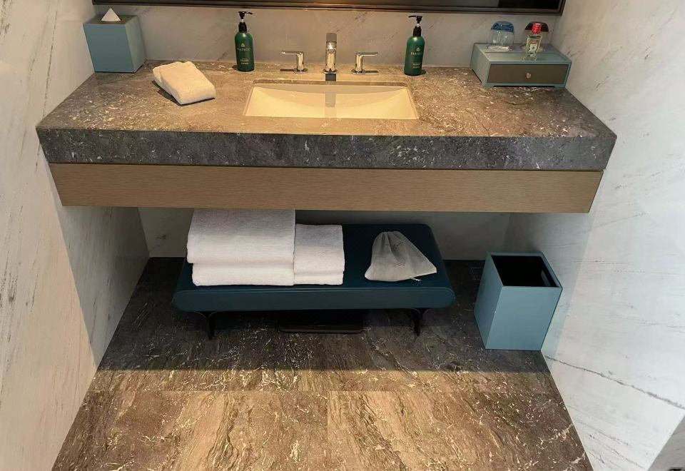 Crowne Plaza Jinan Runhua HotelCozy Queen Room