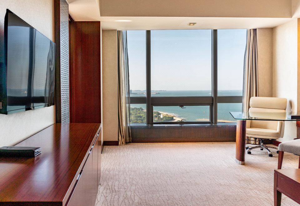 Crowne Plaza Yantai Sea ViewOne Bedroom Suite Sea View